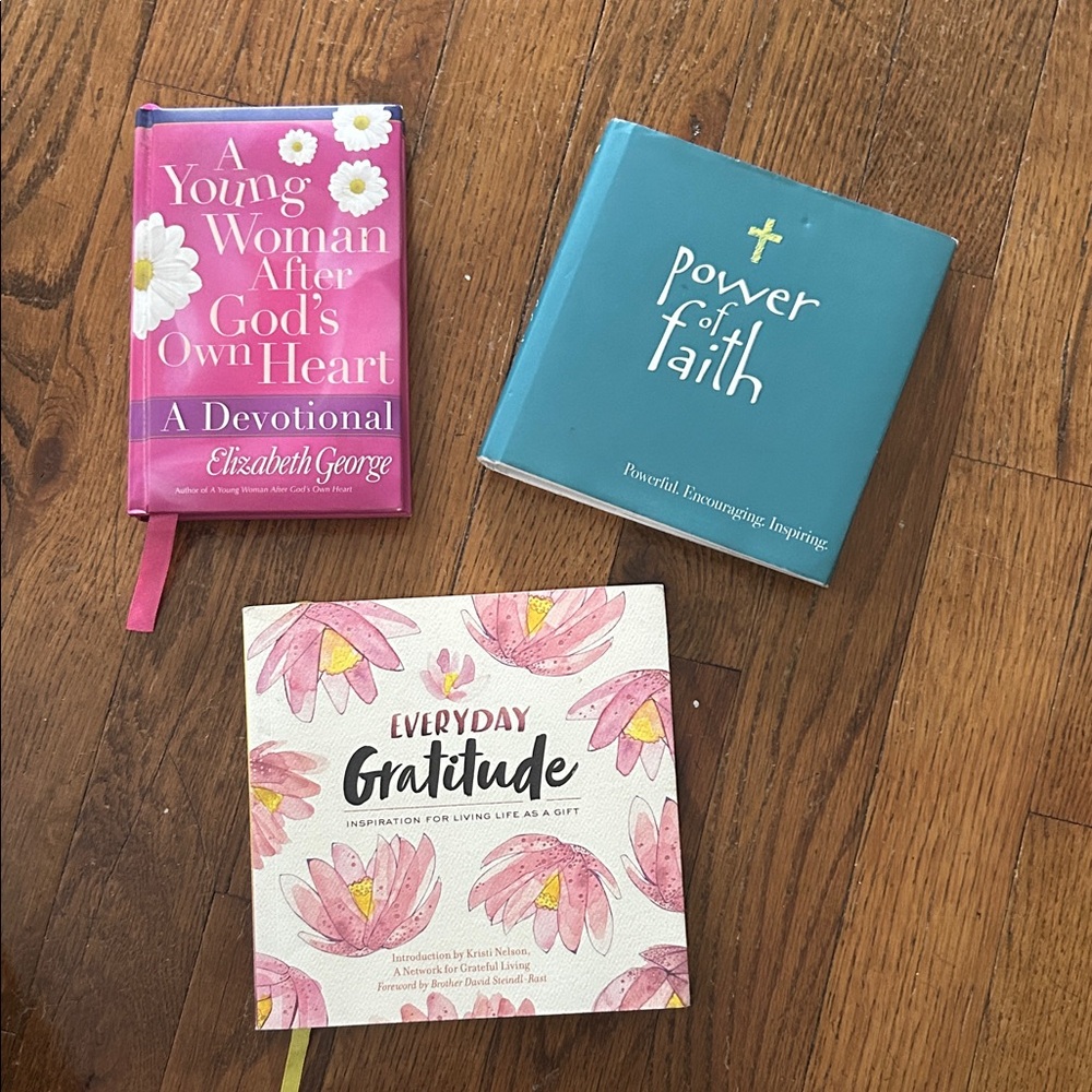 Inspirational Book Set with Floral Design